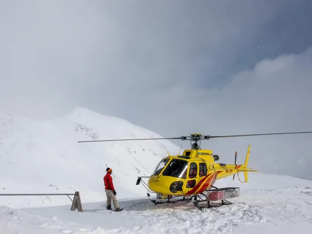 Private Everest Helicopter Charter — Breakfast at Everest View
