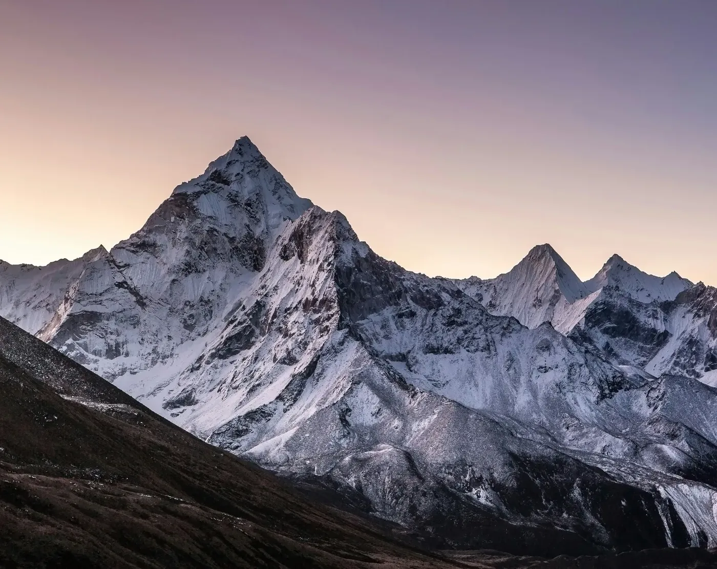 Enticing Himalayas guide with trekkers in the Everest region